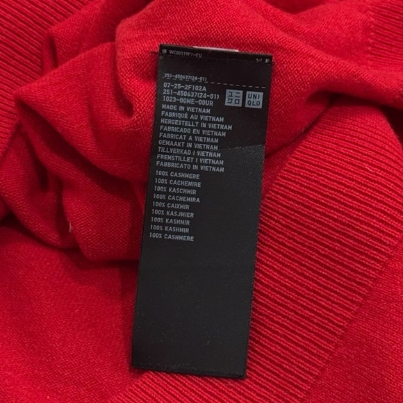 Uniqlo Cherry Red Long Sleeve Turtleneck 100% Cashmere Capsule Comfort Size M - Picture 8 of 10